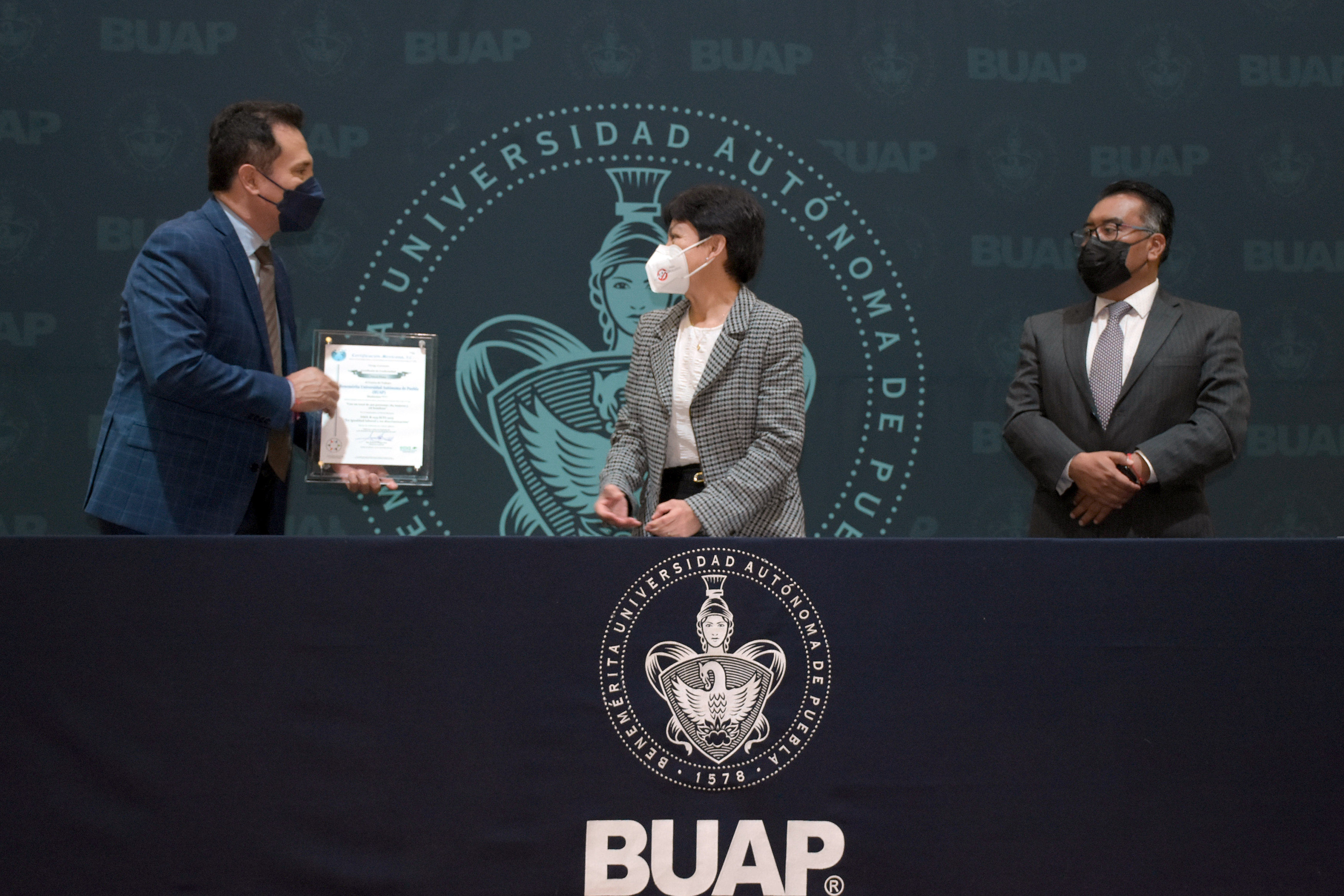 La BUAP Recibe Certificado De Conformidad Nivel Plata Por El ...